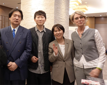 �I����̃g���b�g�搶�Ƃ̋L�O�B�e